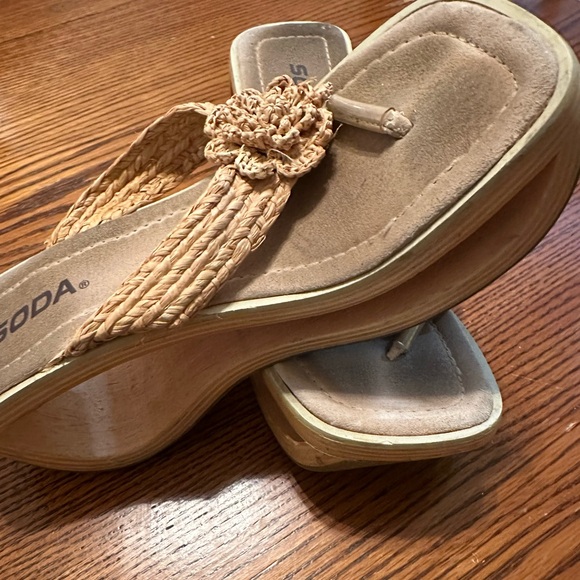 Unique sandals - Picture 8 of 9